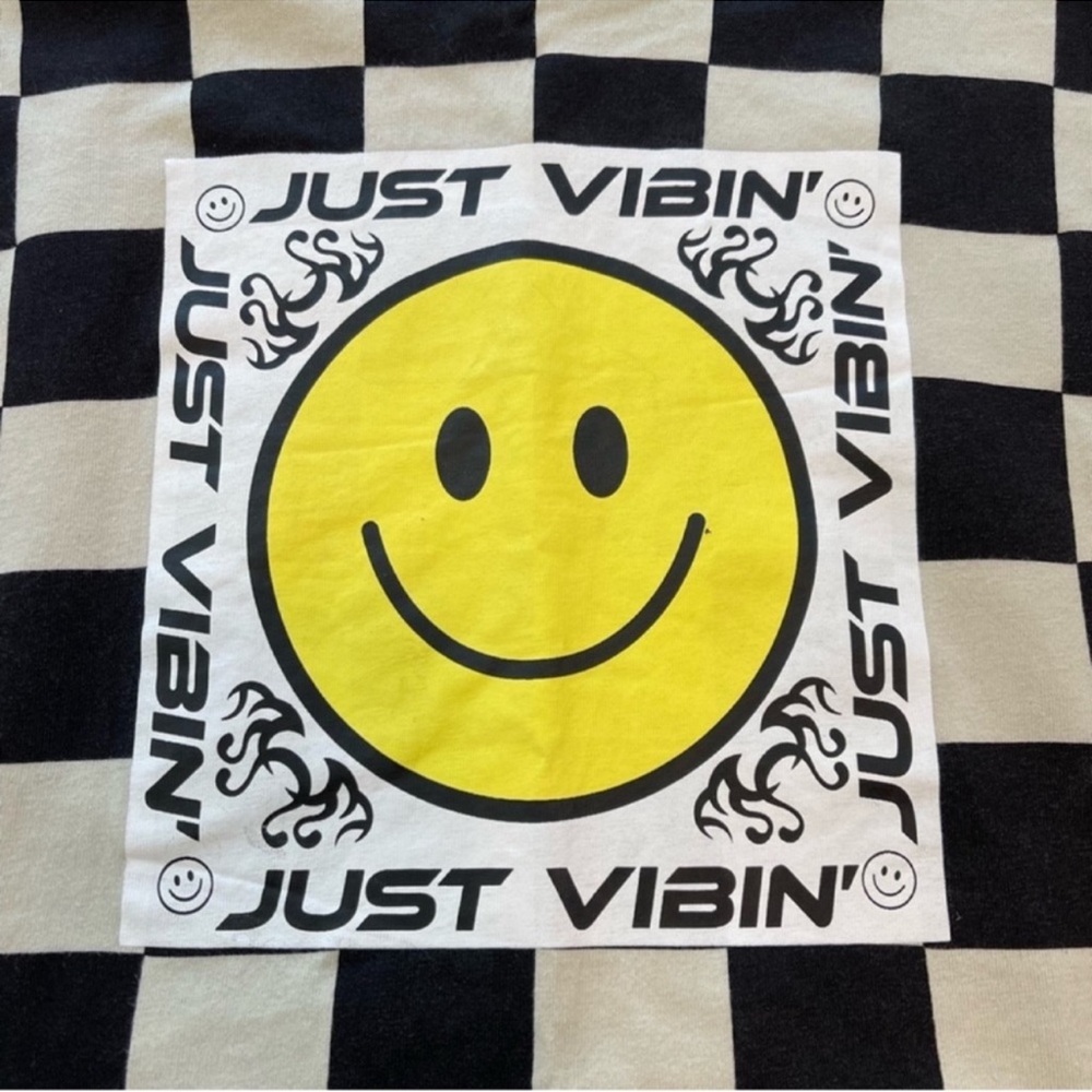 Forever 21 Long Sleeve Tee Checkered Just Vibin’ Happy Face Women’s Size Small - Picture 4 of 10